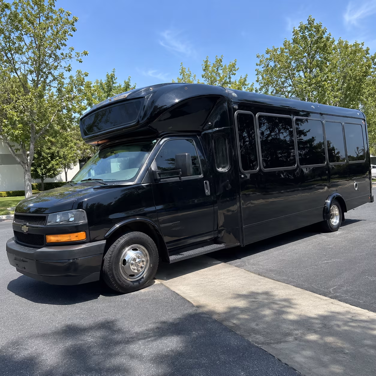 east lansing 15 passenger party bus