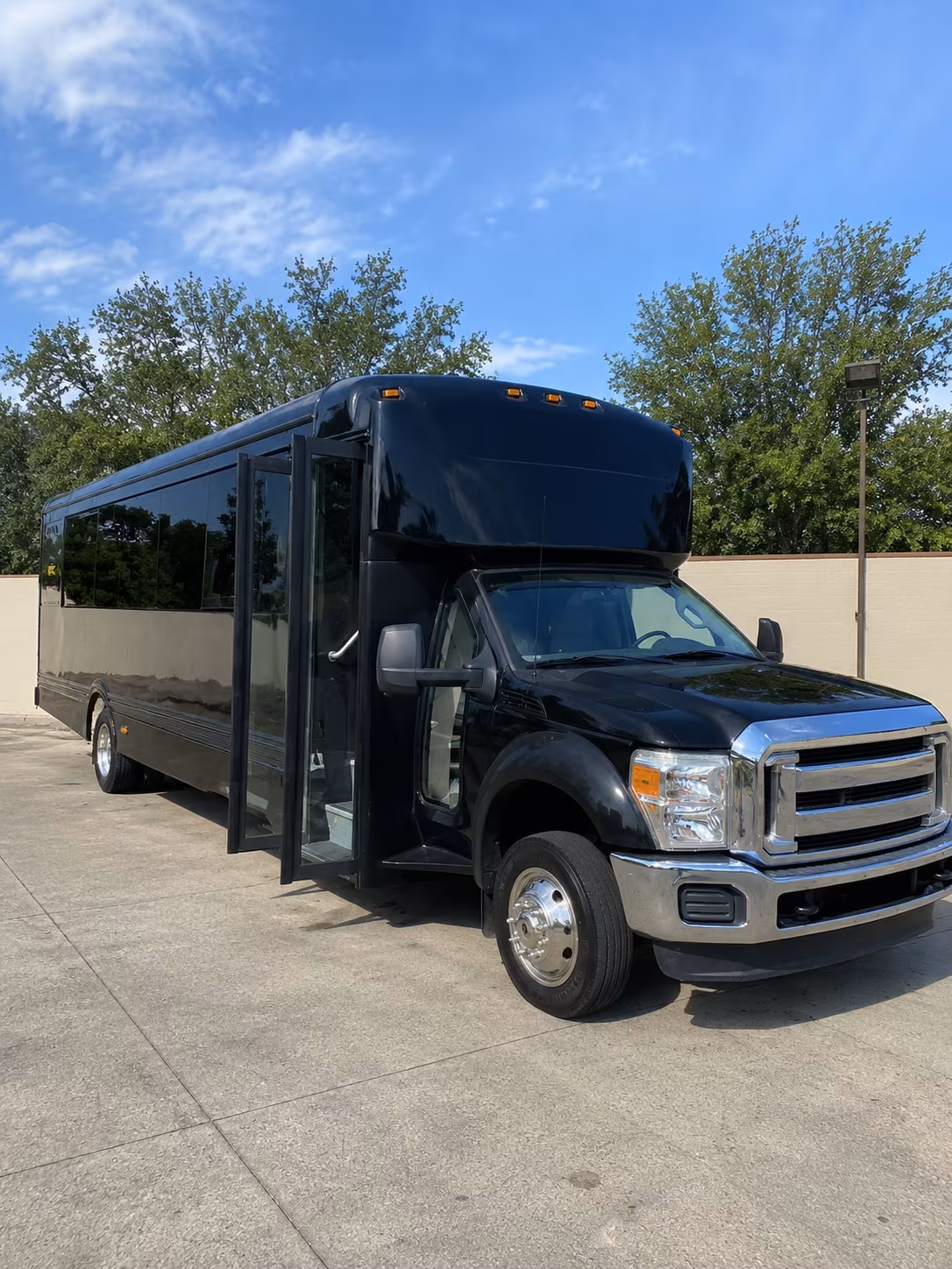 east lansing 20 passenger party bus