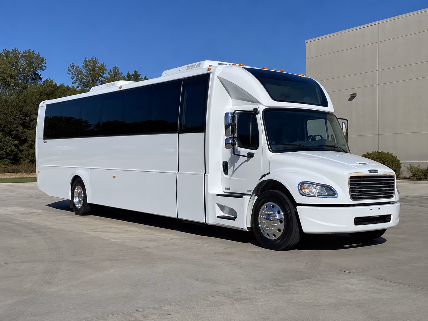 east lansing 28 passenger party bus